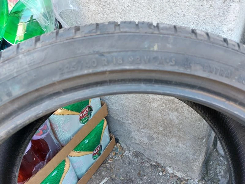 Гуми Зимни 225/40R18, снимка 6 - Гуми и джанти - 36801015