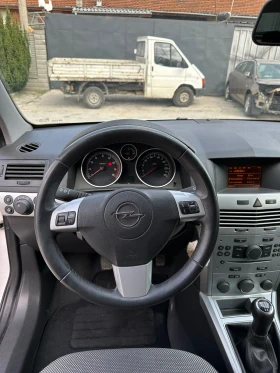 Opel Astra 1.6 GTC, снимка 10