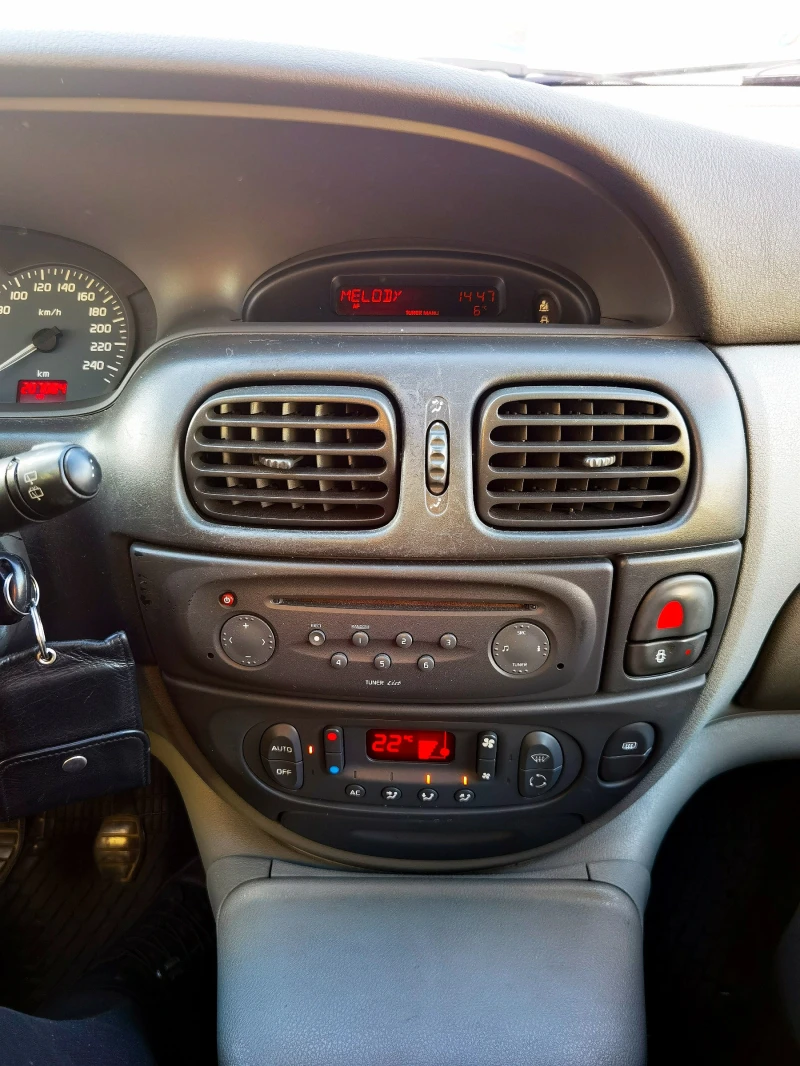 Renault Scenic, снимка 12 - Автомобили и джипове - 48034983