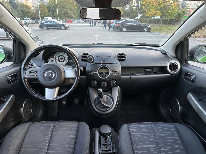 Mazda 2, снимка 12 - Автомобили и джипове - 48067581