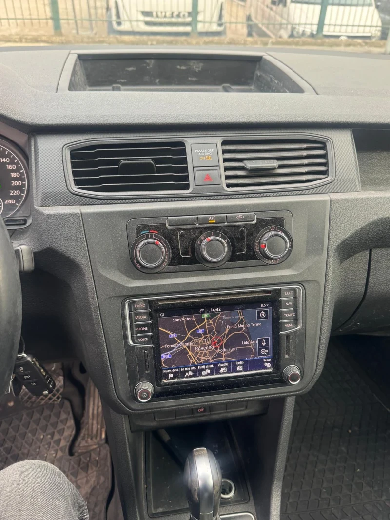 VW Caddy LED* 2.0TDI DSG 102hp* NAVI* PARKTRONIC* 4.2017г, снимка 5 - Автомобили и джипове - 52616412