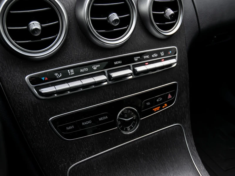 Mercedes-Benz C 300, снимка 11 - Автомобили и джипове - 53206345