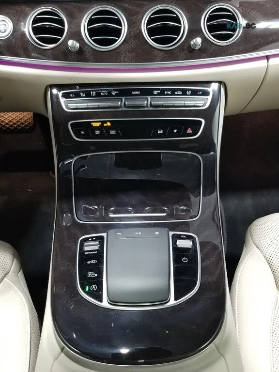Mercedes-Benz E 450 Pano * АвтоКредит * (ЦЕНА ДО БГ), снимка 11 - Автомобили и джипове - 55104795