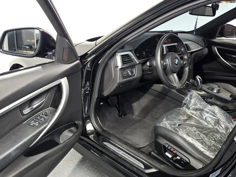 BMW 320 i - САМО 30% АВАНС, снимка 10 - Автомобили и джипове - 56304441