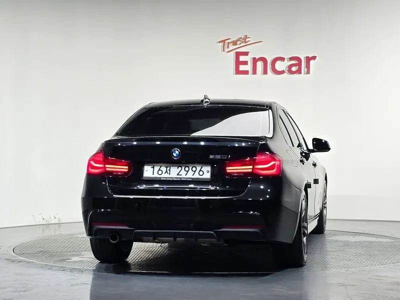BMW 320 i - САМО 30% АВАНС, снимка 4 - Автомобили и джипове - 56304441
