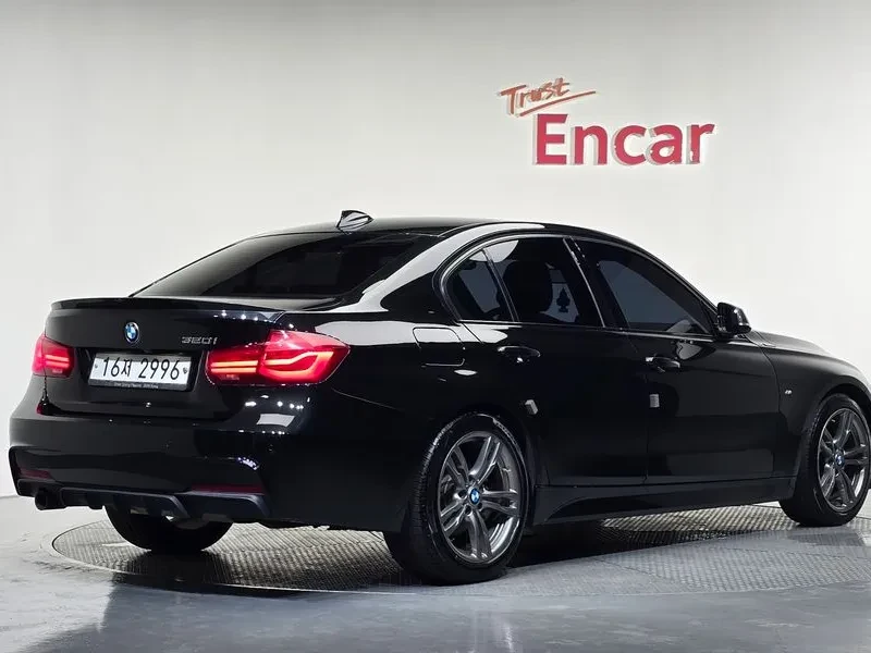BMW 320 i - САМО 30% АВАНС, снимка 2 - Автомобили и джипове - 56304441