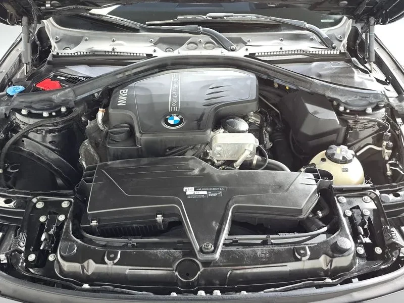 BMW 320 i - САМО 30% АВАНС, снимка 6 - Автомобили и джипове - 56304441
