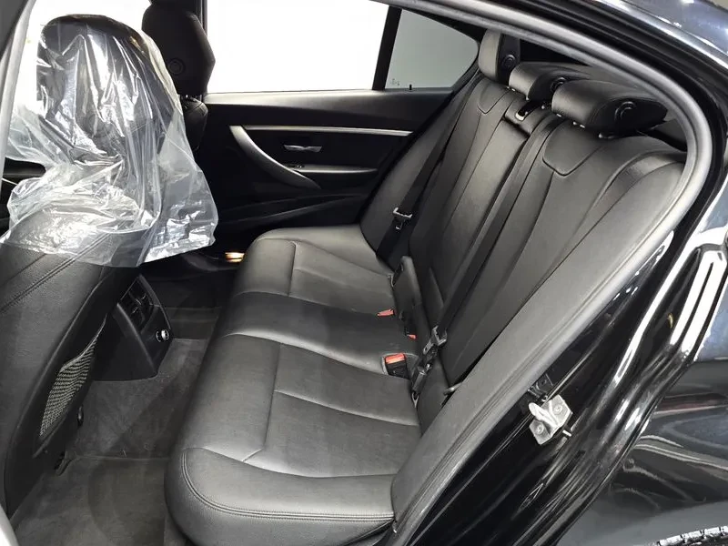 BMW 320 i - САМО 30% АВАНС, снимка 11 - Автомобили и джипове - 56304441