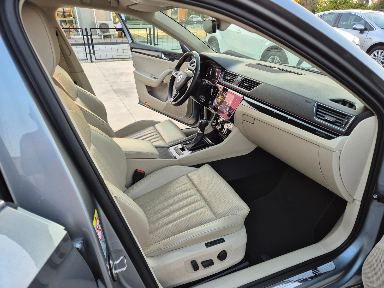 Skoda Superb  L&K 2.0 TDI DSG 4X4 190кс - изображение 9