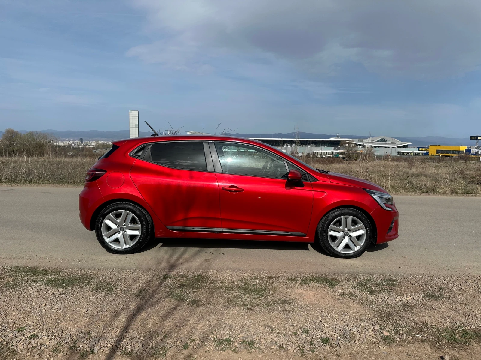 Renault Clio DISTRONIC/CARPLAY/СЛЕДЕНЕ НА ЛЕНТИ/LED/2020 - изображение 8