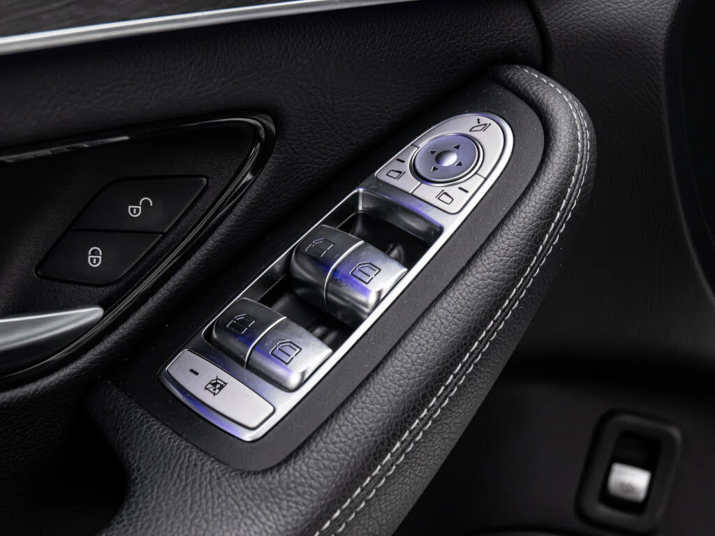 Mercedes-Benz C 300  - изображение 8