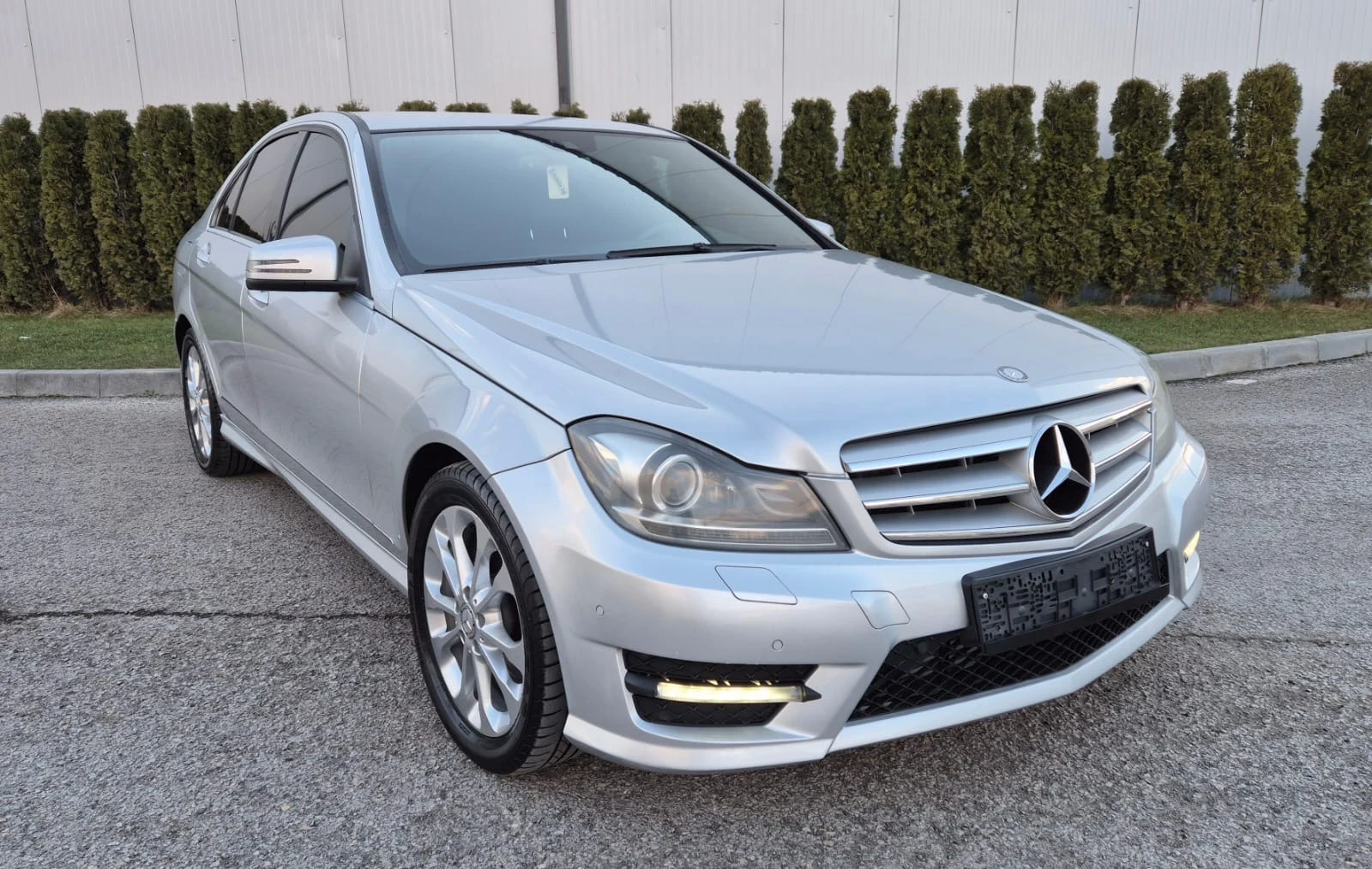 Mercedes-Benz C 220 AMG 7g FACELIFT, снимка 3 - Автомобили и джипове - 53940042