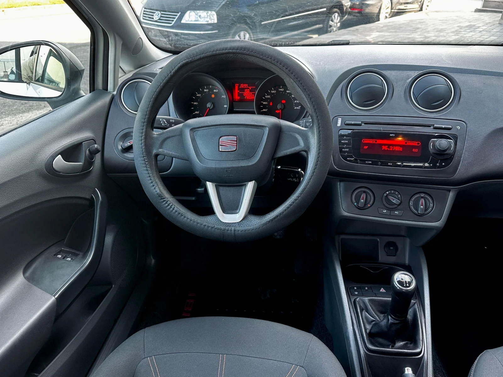 Seat Ibiza 1.2i / КЛИМА / ЕВРО5, снимка 6 - Автомобили и джипове - 54217469