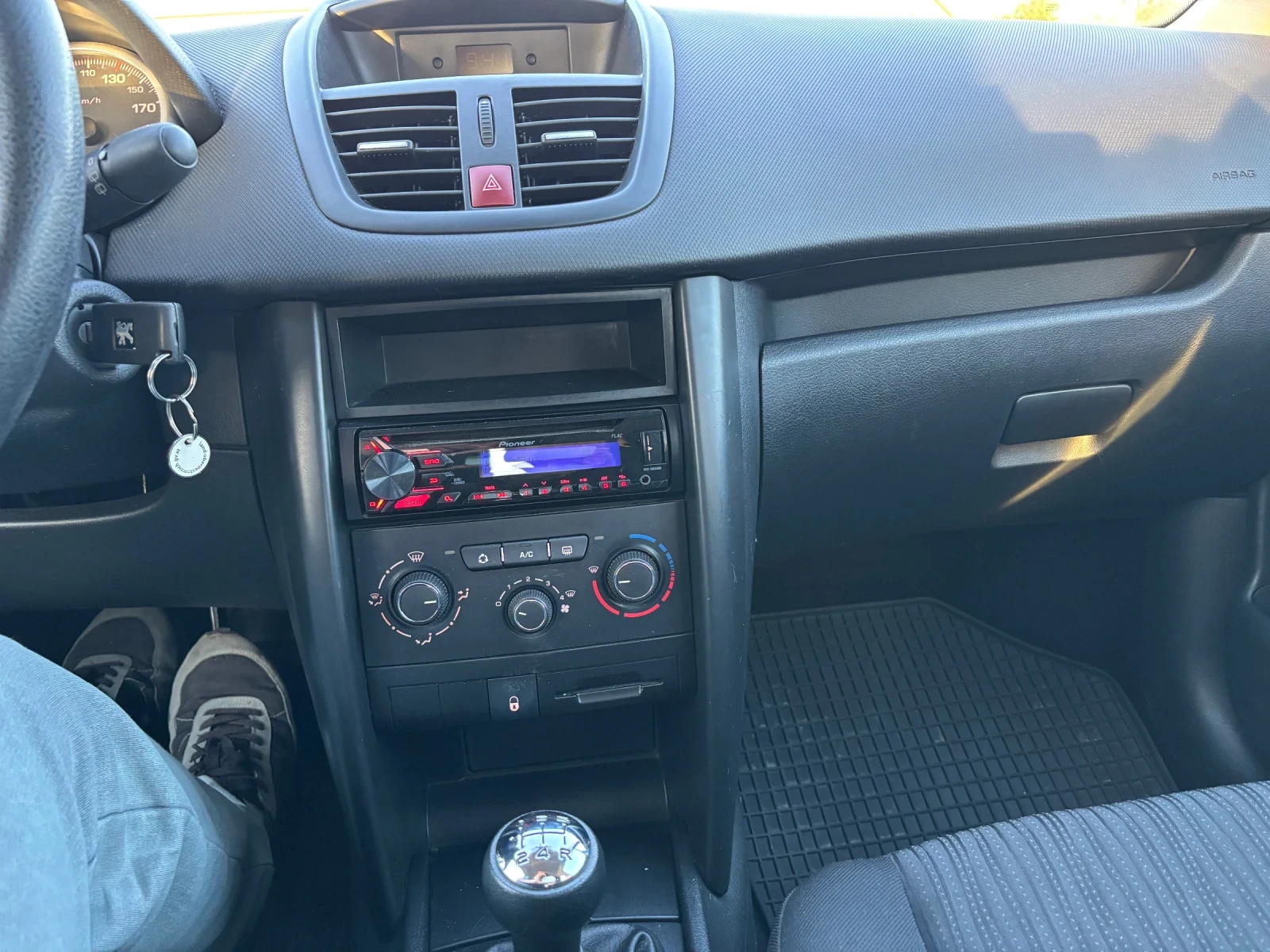 Peugeot 207 1.4-75кс, AC, снимка 12 - Автомобили и джипове - 54333945