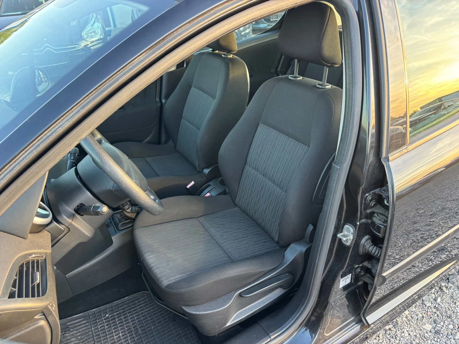 Peugeot 207 1.4-75кс, AC, снимка 8 - Автомобили и джипове - 54333945