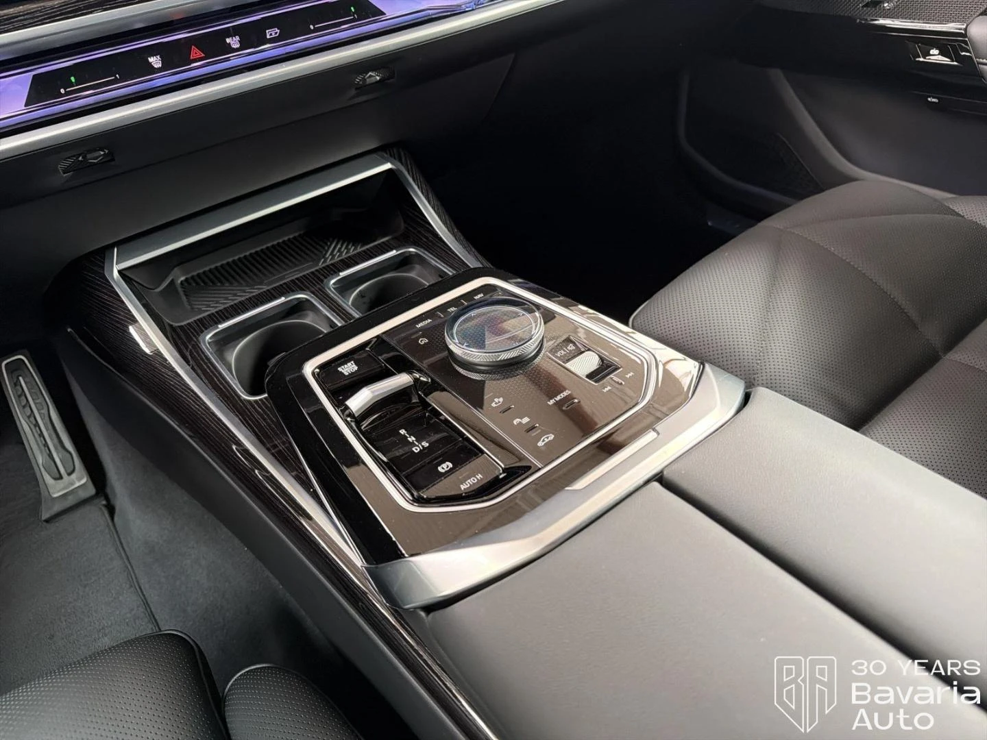 BMW 740 d xDrive M Sport Paket TV-Fond-Entertainment, снимка 11 - Автомобили и джипове - 54379811