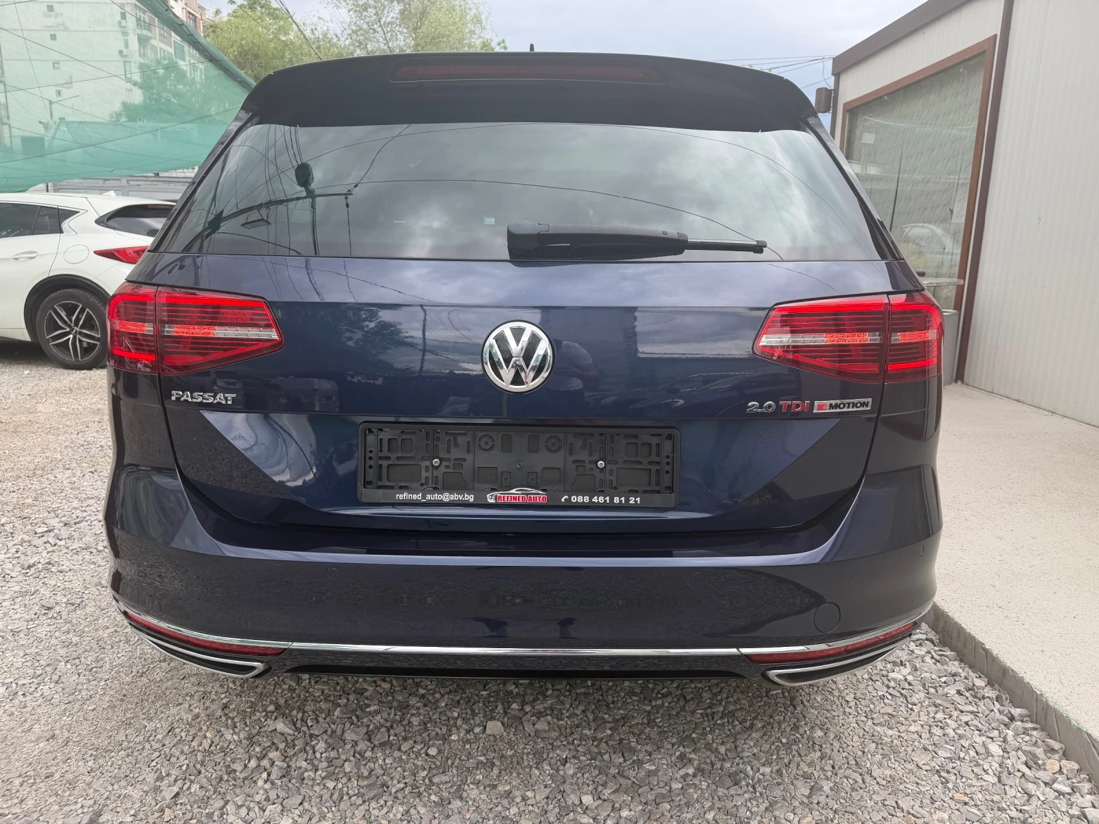 VW Passat R-Line* 4motion* DYNAUDIO* 240к.с.* 360 камери, снимка 5 - Автомобили и джипове - 54609848