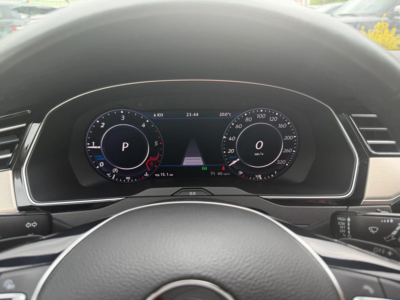VW Passat R-Line* 4motion* DYNAUDIO* 240к.с.* 360 камери, снимка 11 - Автомобили и джипове - 54609848