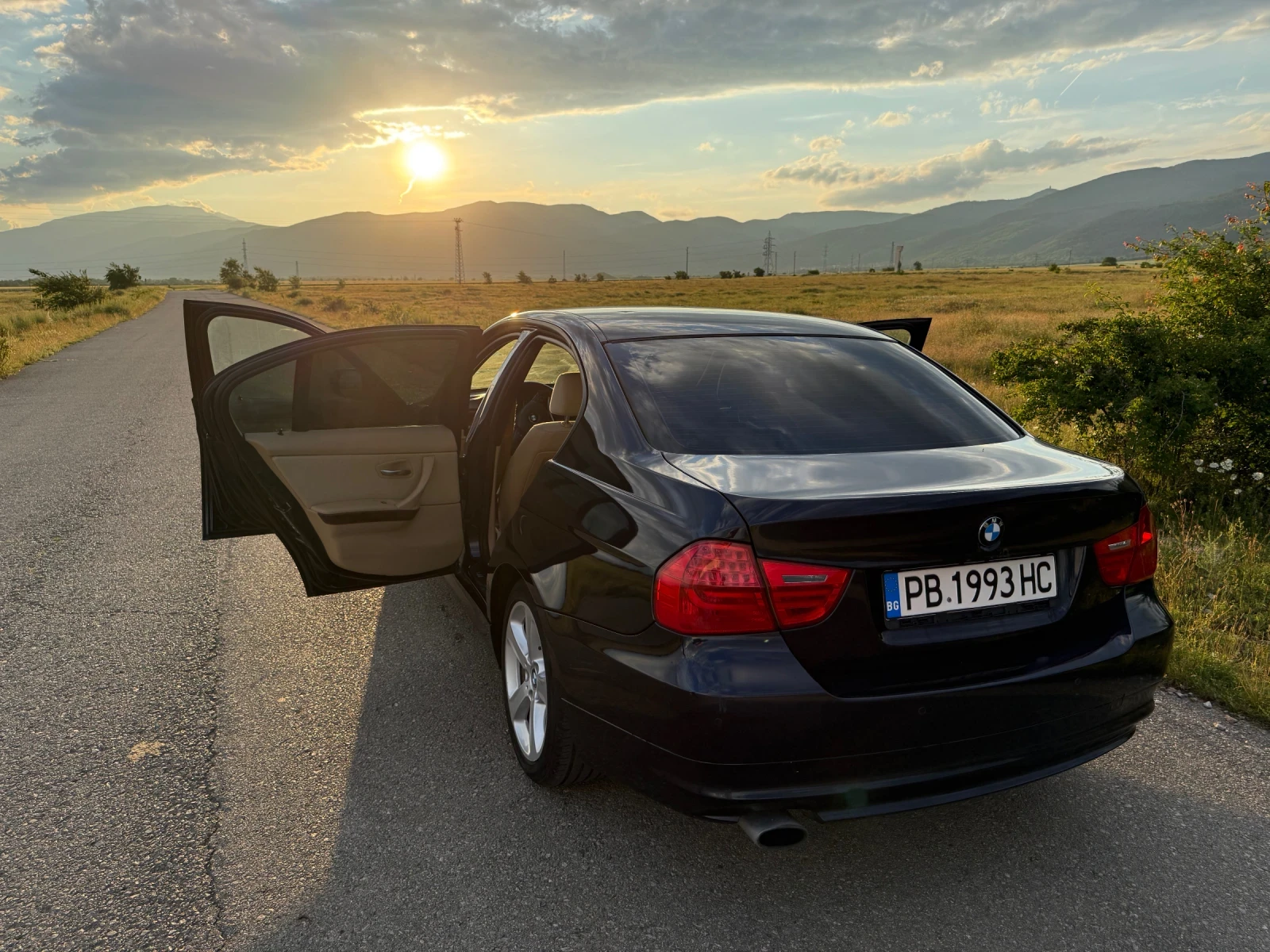 BMW 320, снимка 4 - Автомобили и джипове - 54826688