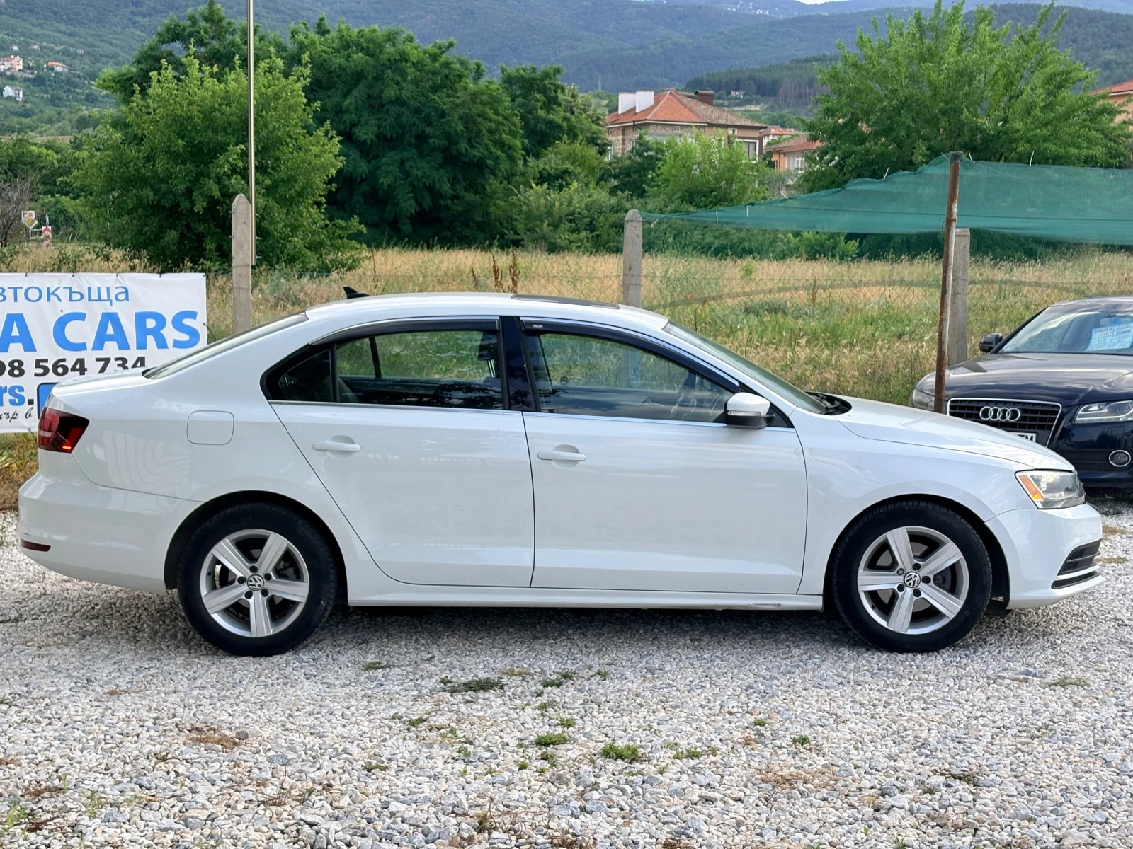 VW Jetta Автоматик 2017 г Бензин Напълно Обслужен, снимка 8 - Автомобили и джипове - 54934791