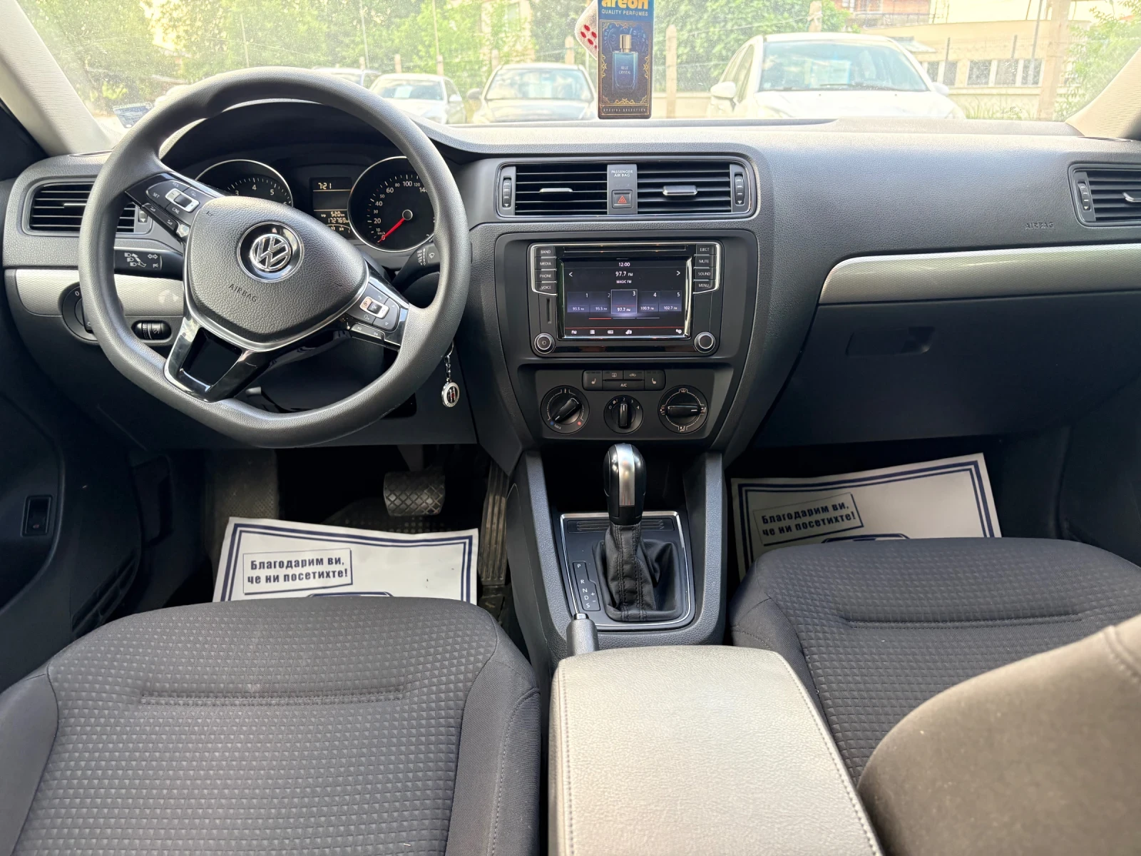 VW Jetta Автоматик 2017 г Бензин Напълно Обслужен, снимка 11 - Автомобили и джипове - 54934791