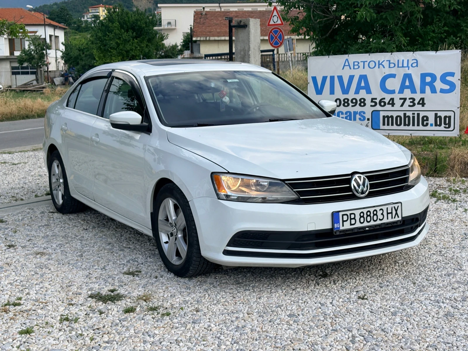 VW Jetta Автоматик 2017 г Бензин Напълно Обслужен, снимка 2 - Автомобили и джипове - 54934791