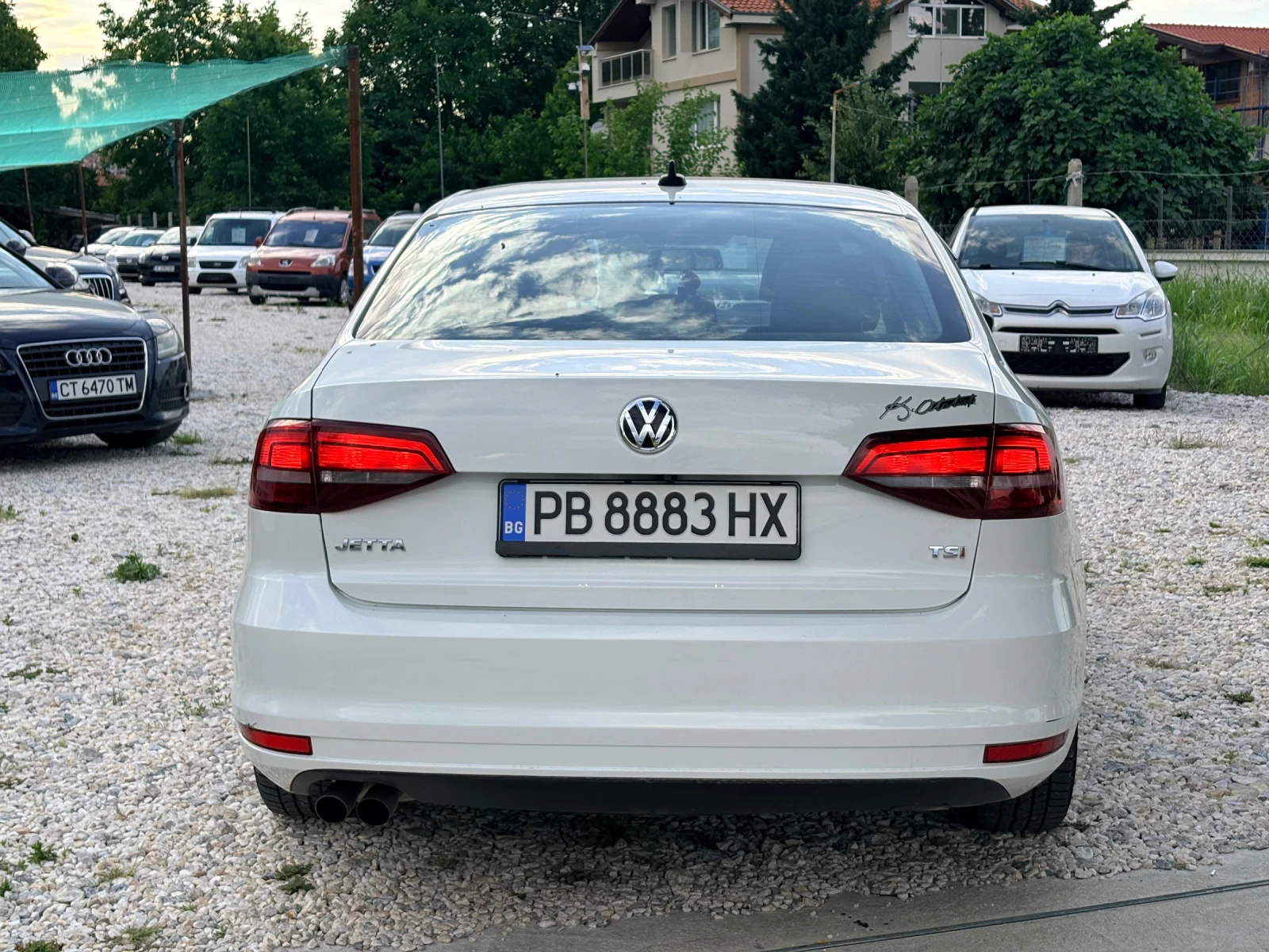 VW Jetta Автоматик 2017 г Бензин Напълно Обслужен, снимка 3 - Автомобили и джипове - 54934791