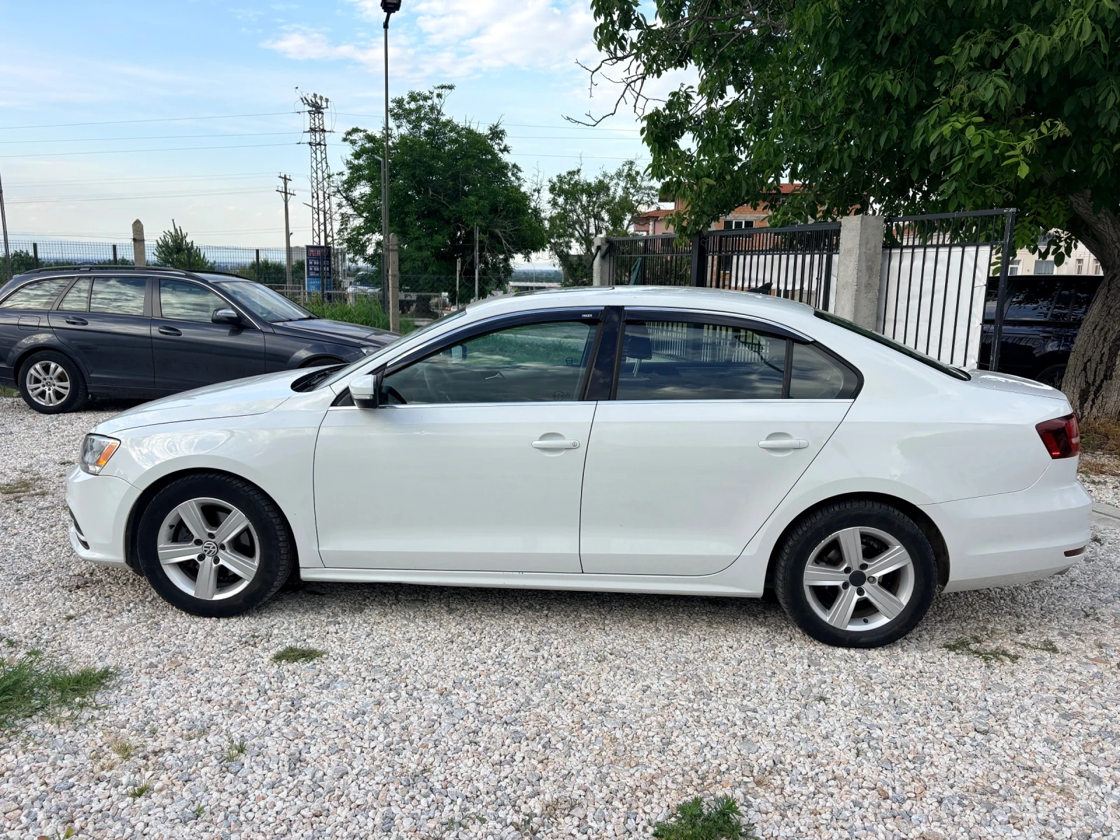 VW Jetta Автоматик 2017 г Бензин Напълно Обслужен, снимка 10 - Автомобили и джипове - 54934791