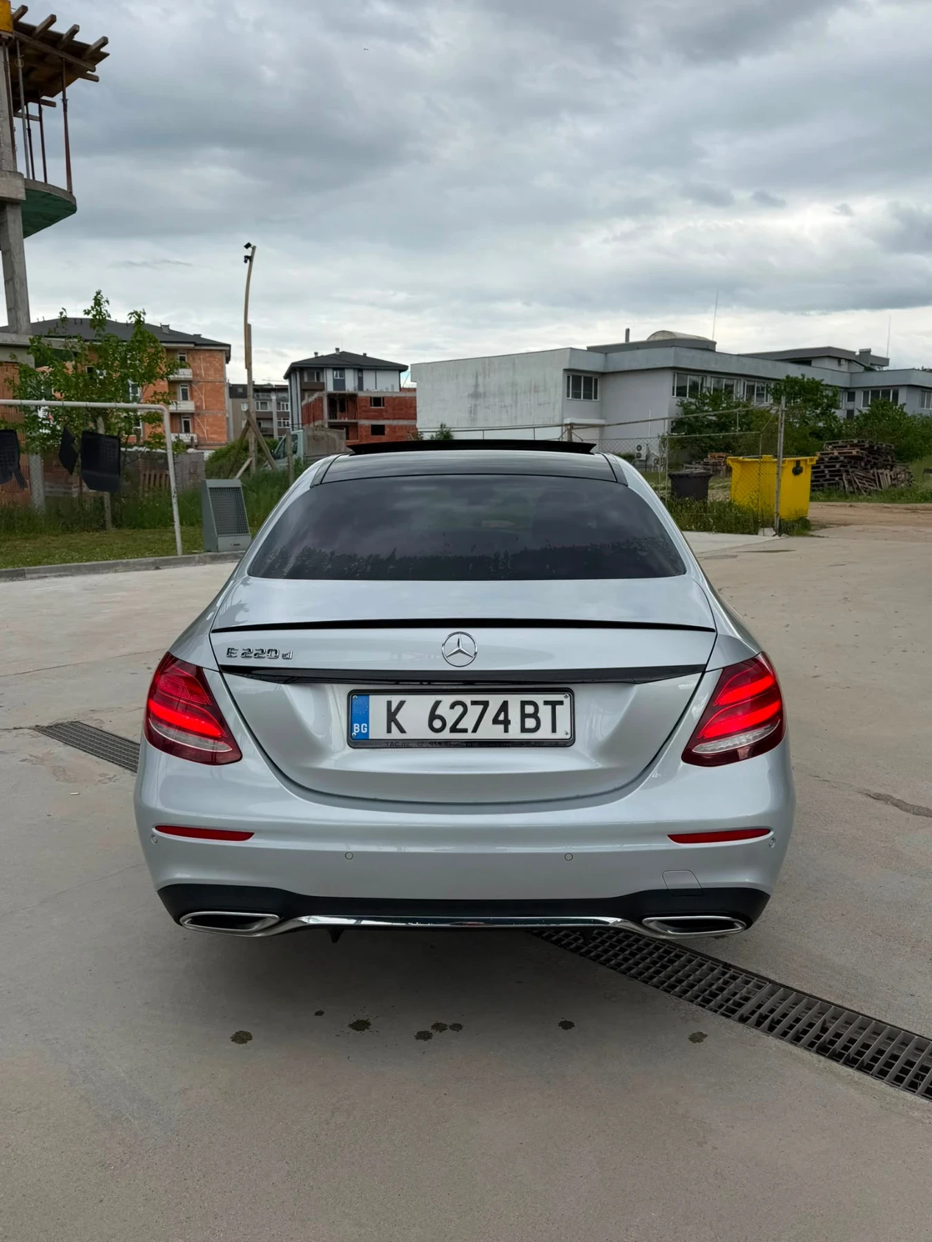 Mercedes-Benz E 220, снимка 15 - Автомобили и джипове - 55258787