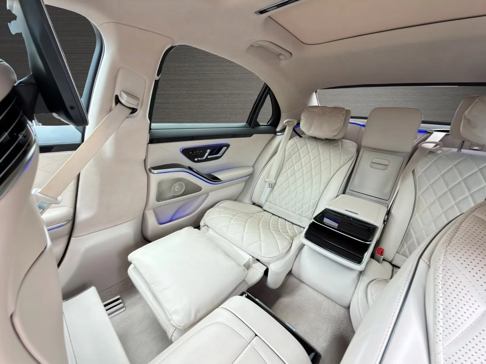 Mercedes-Benz S 580 L / AMG / NIGHT / TV / EXCLUSIVE / EXECUTIVE/ HUD/, снимка 16 - Автомобили и джипове - 55903144