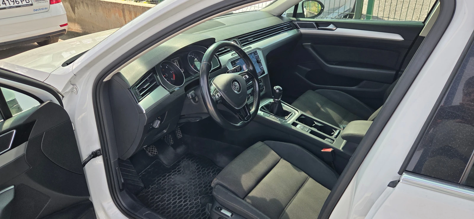 VW Passat 2.0 TDI, снимка 4 - Автомобили и джипове - 56128588