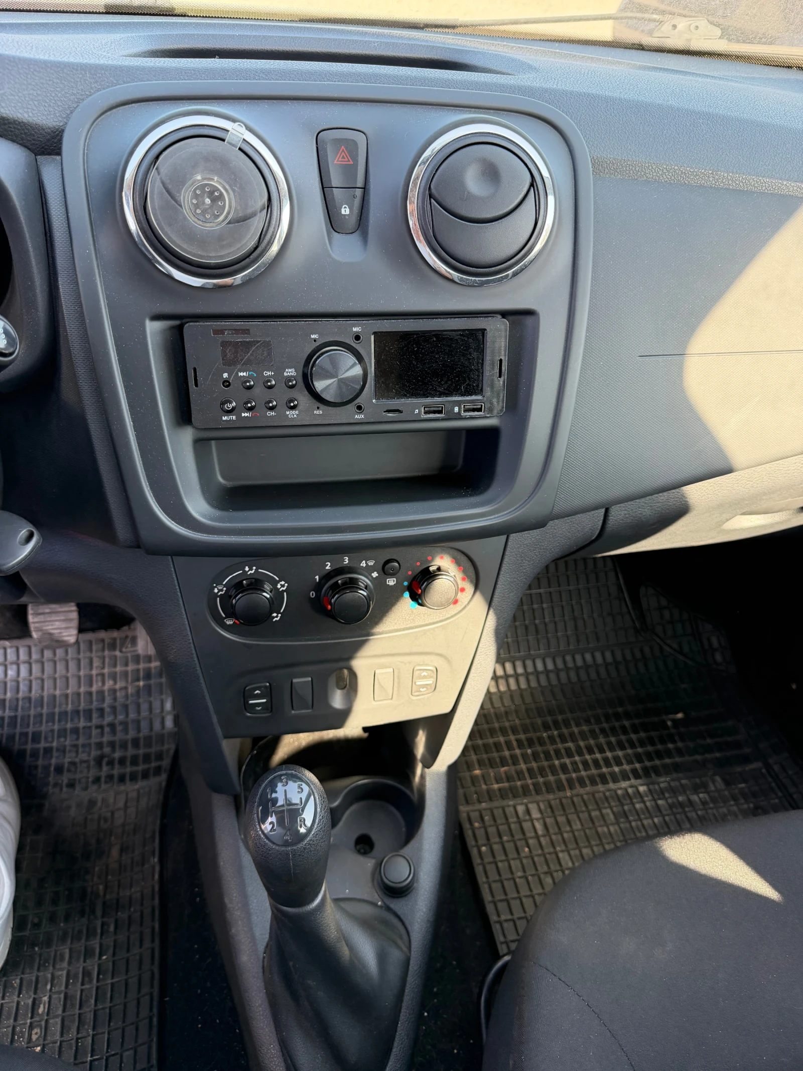 Dacia Sandero 1.0/90�� 83000�� ������� ��������� | Mobile.bg � ����������� 8