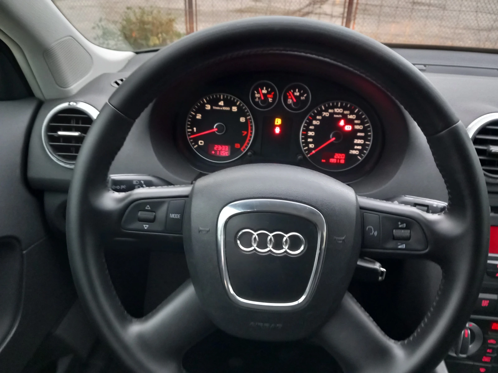 Audi A3 1.6i 102кс Facelift, снимка 17 - Автомобили и джипове - 56728035