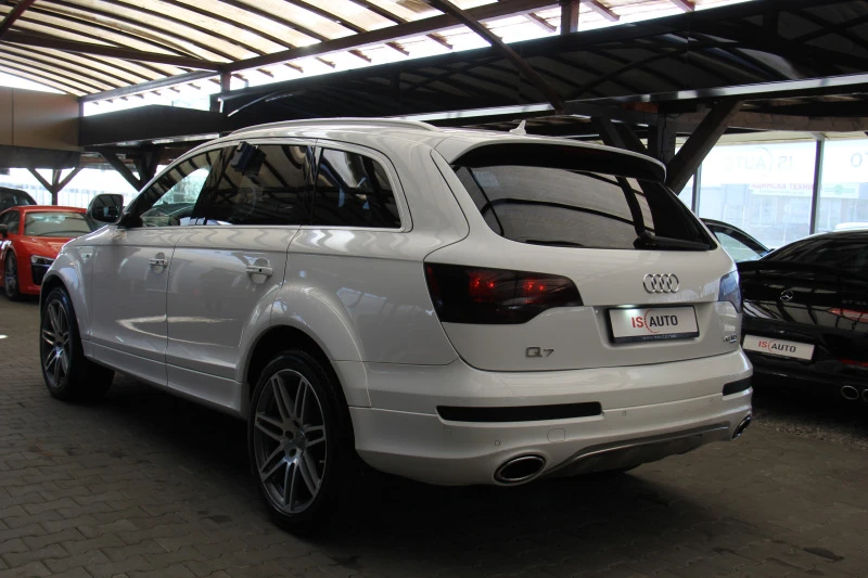 Audi Q7 V12TDI/BOSE/Керамика/RSE/6+1, снимка 4 - Автомобили и джипове - 44106058