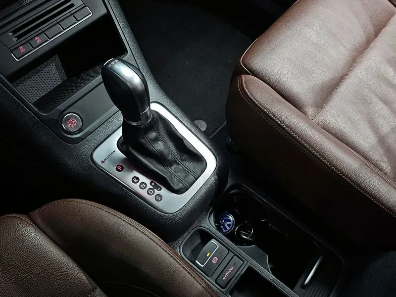 VW Tiguan 2.0 TDI, снимка 9 - Автомобили и джипове - 54302826