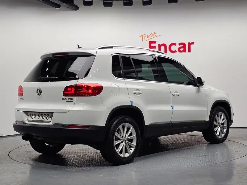 VW Tiguan 2.0 TDI, снимка 2 - Автомобили и джипове - 54302826