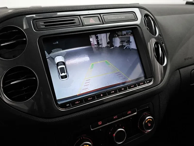 VW Tiguan 2.0 TDI, снимка 17 - Автомобили и джипове - 54302826