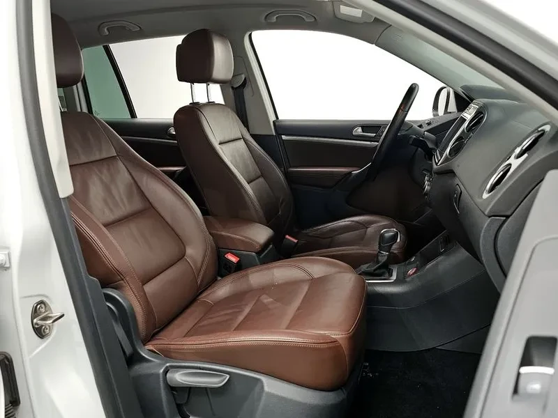 VW Tiguan 2.0 TDI, снимка 10 - Автомобили и джипове - 54302826