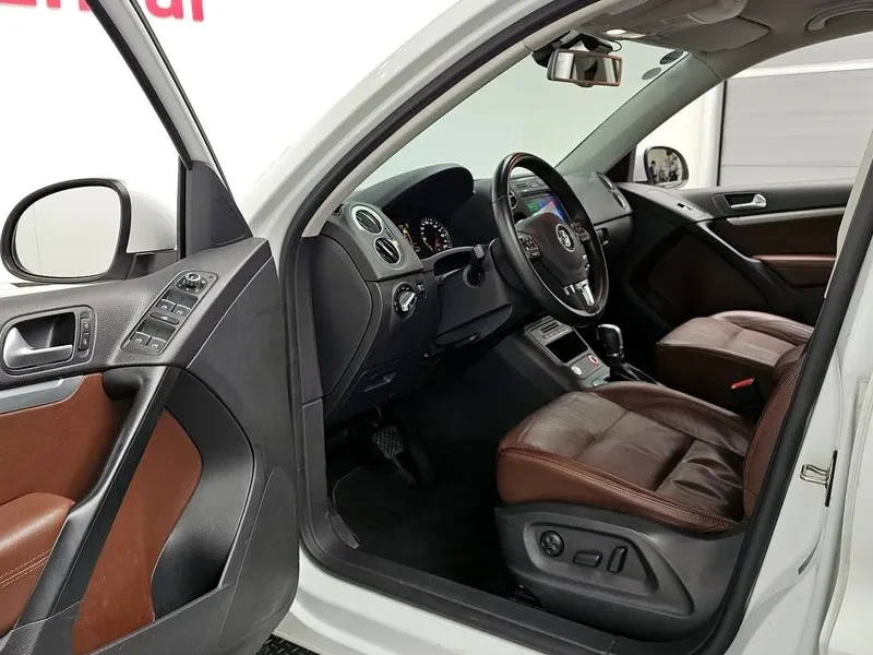 VW Tiguan 2.0 TDI, снимка 12 - Автомобили и джипове - 54302826