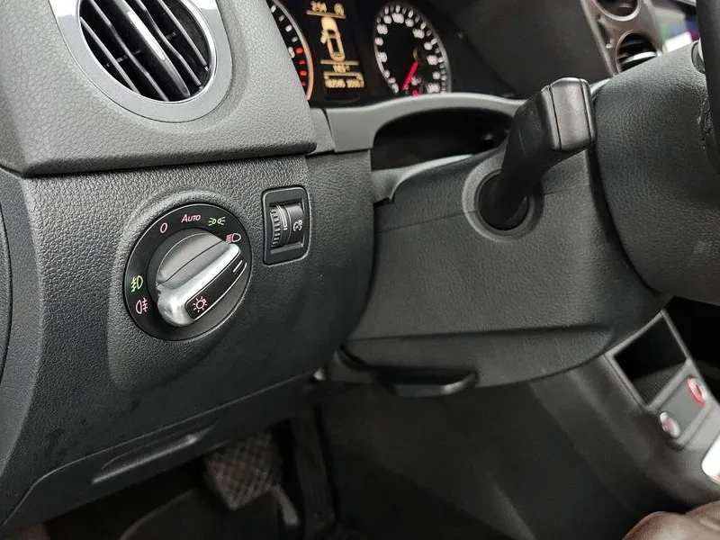 VW Tiguan 2.0 TDI, снимка 14 - Автомобили и джипове - 54302826