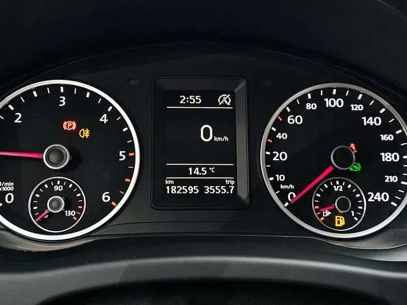 VW Tiguan 2.0 TDI, снимка 8 - Автомобили и джипове - 54302826