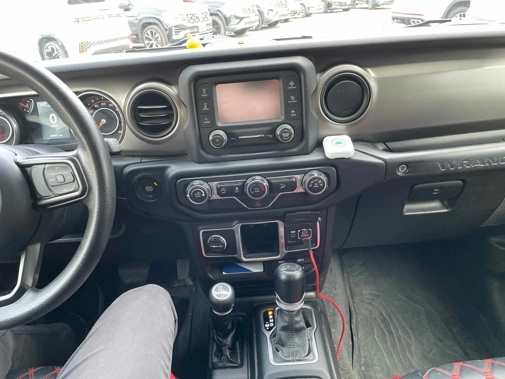 Jeep Wrangler * Sport * CARFAX * БЕЗ ПЪРВОНАЧАЛНА ВНОСКА - изображение 9