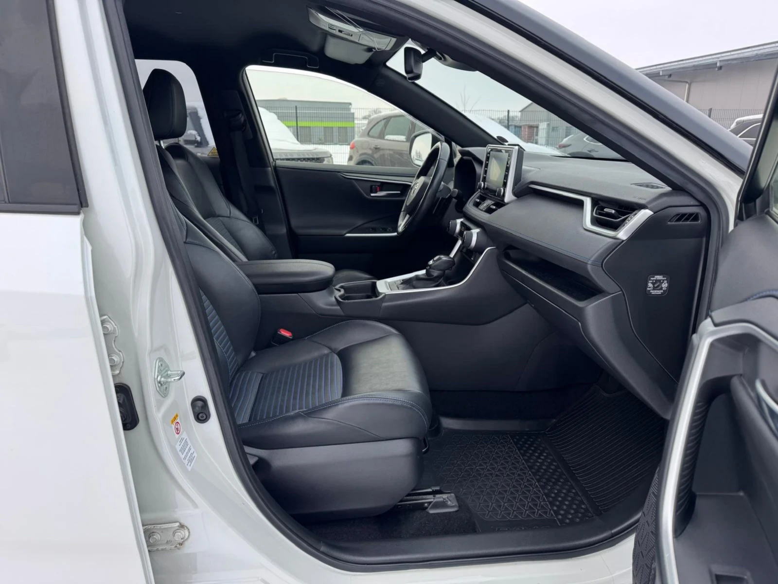 Toyota Rav4 В Гаранция!!!, снимка 11 - Автомобили и джипове - 53927573