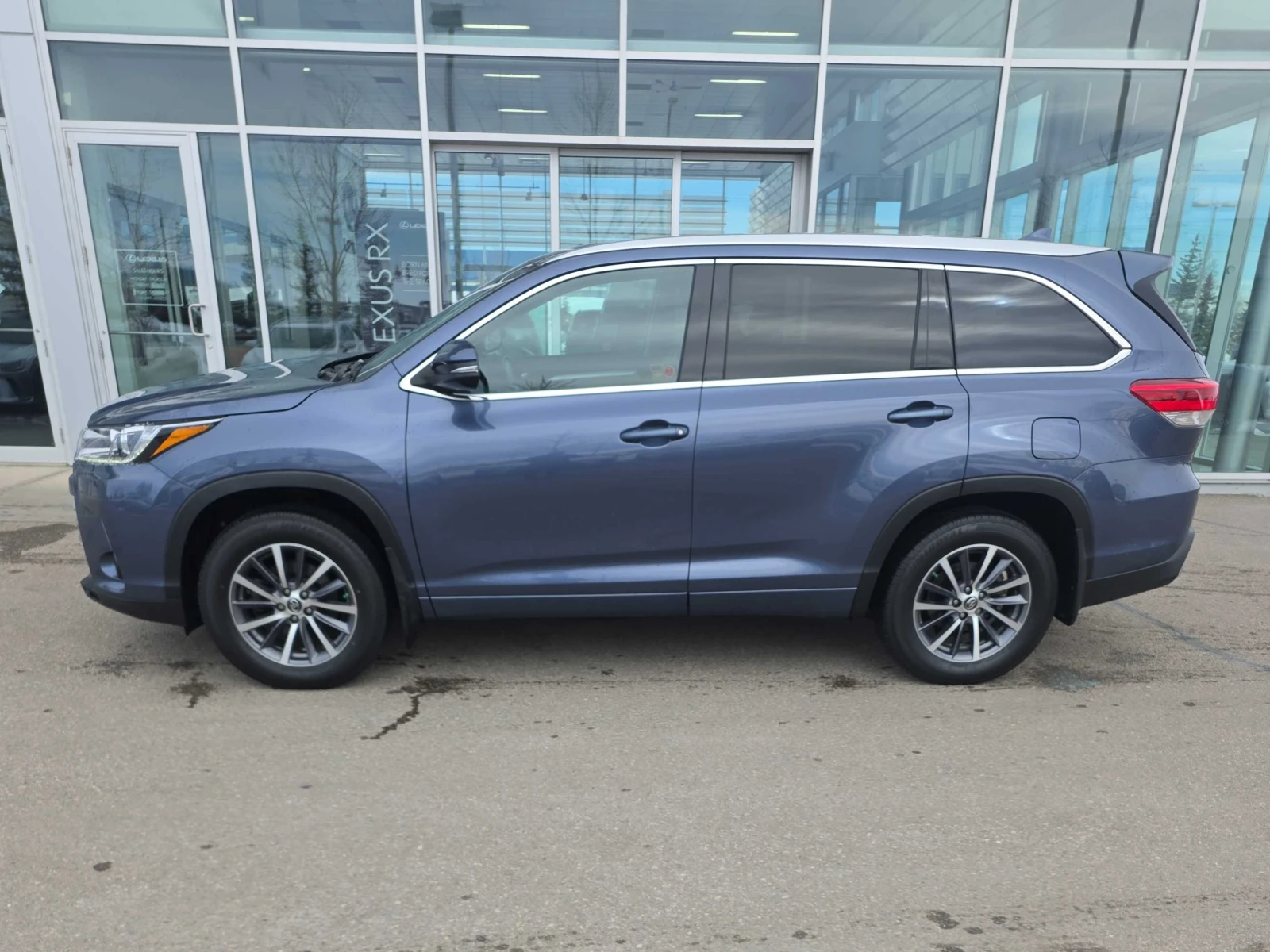 Toyota Highlander XLE * * 7 МЕСТА * * CARFAX * * АВТО КРЕДИТ * * , снимка 3 - Автомобили и джипове - 54046468