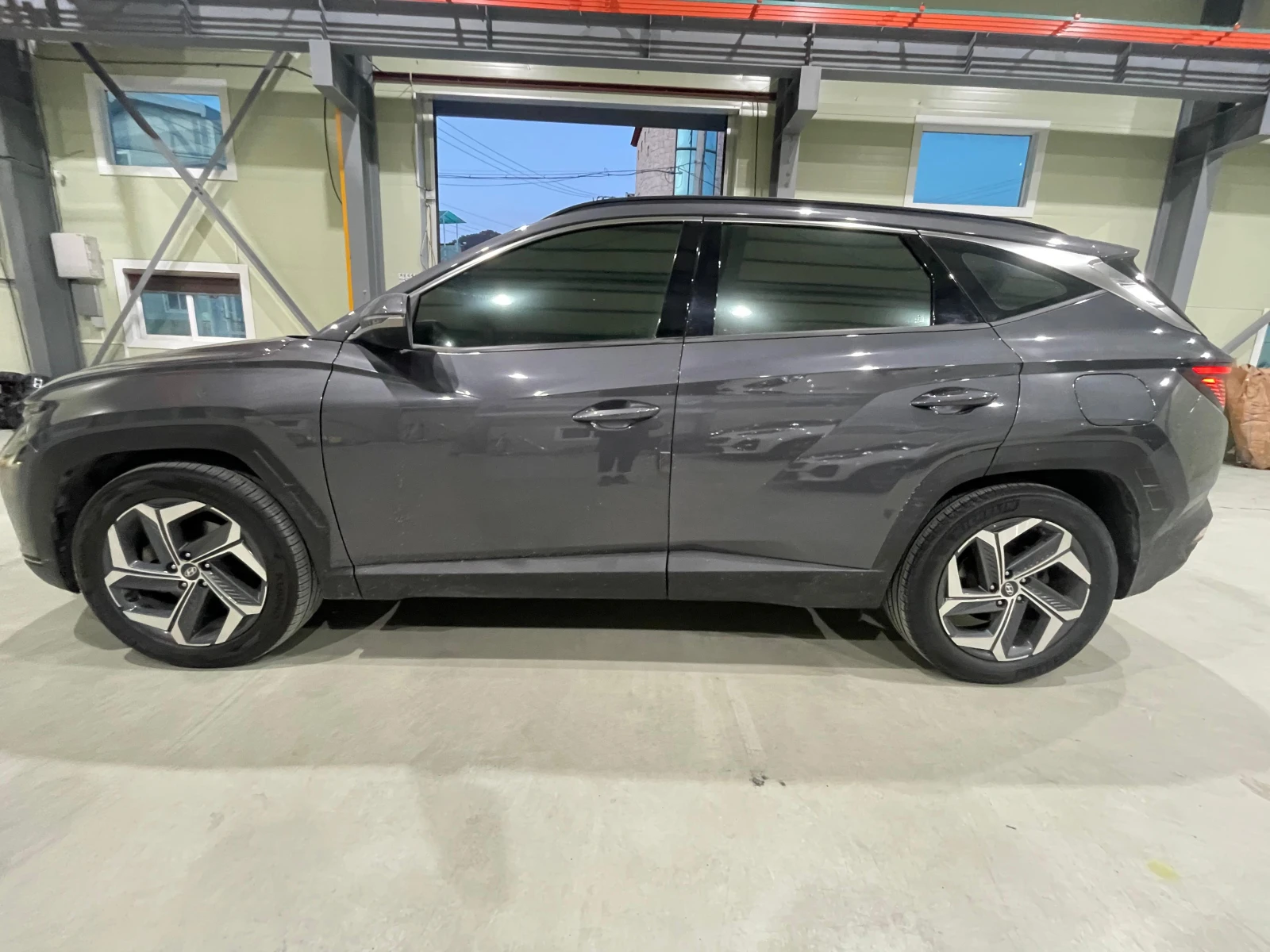 Hyundai Tucson 2.0D ! 2WD ! Inspiration !, снимка 4 - Автомобили и джипове - 54139072