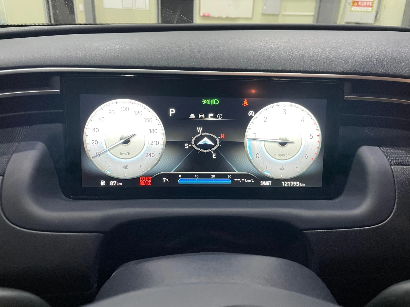 Hyundai Tucson 2.0D ! 2WD ! Inspiration !, снимка 14 - Автомобили и джипове - 54139072