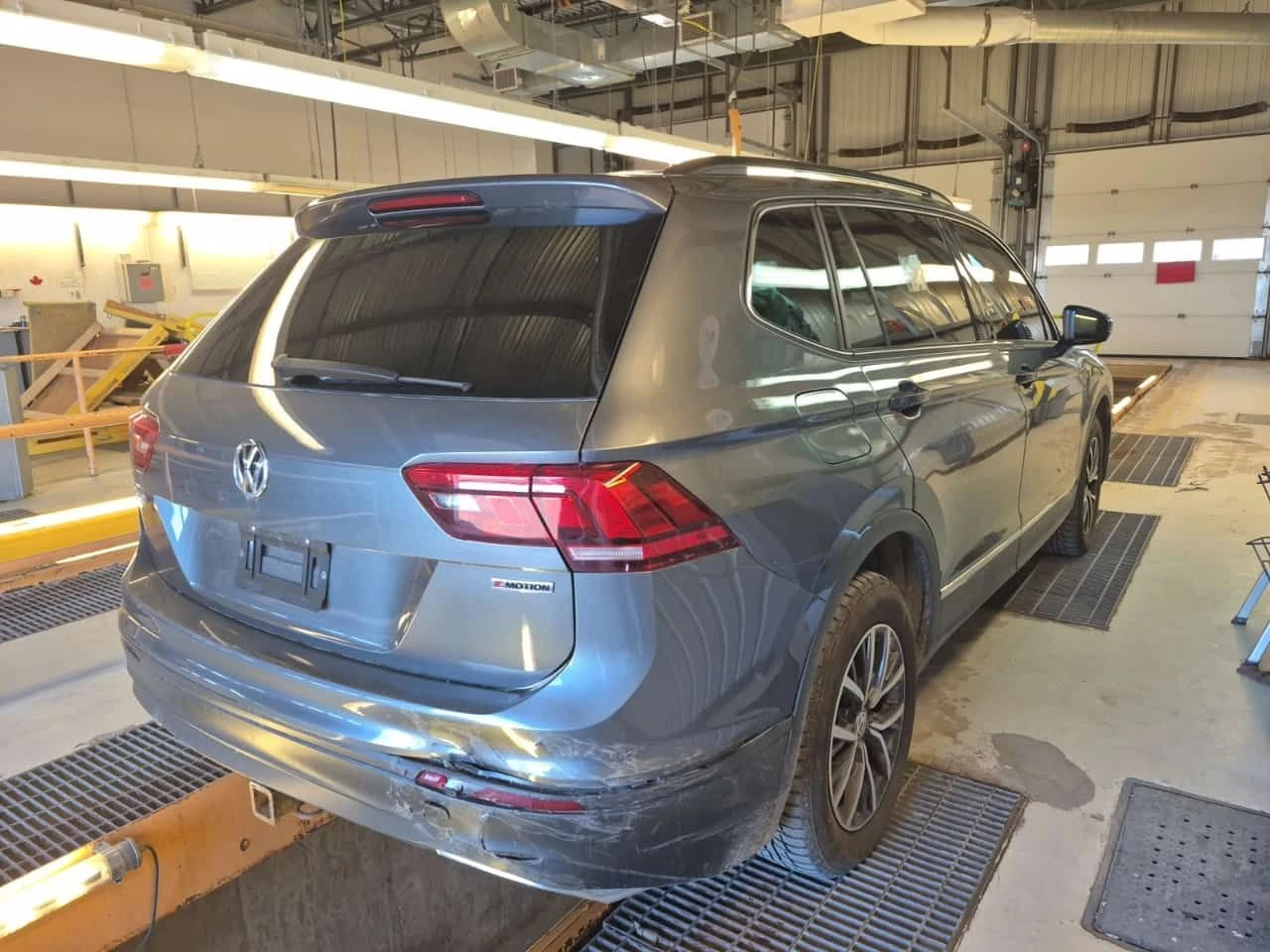 VW Tiguan * COMFORTLINE * CARFAX * ПАНОРАМА * КАМЕРА * , снимка 3 - Автомобили и джипове - 54410523