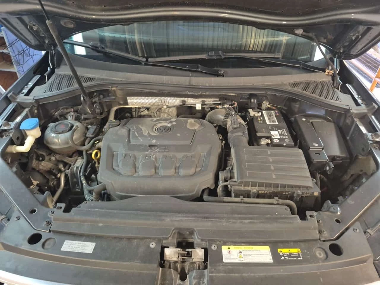 VW Tiguan * COMFORTLINE * CARFAX * ПАНОРАМА * КАМЕРА * , снимка 16 - Автомобили и джипове - 54410523