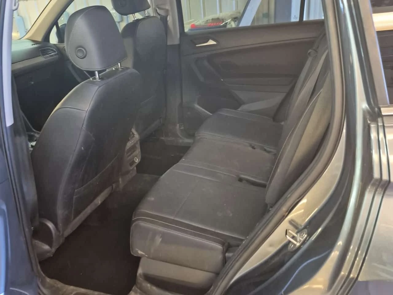 VW Tiguan * COMFORTLINE * CARFAX * ПАНОРАМА * КАМЕРА * , снимка 11 - Автомобили и джипове - 54410523