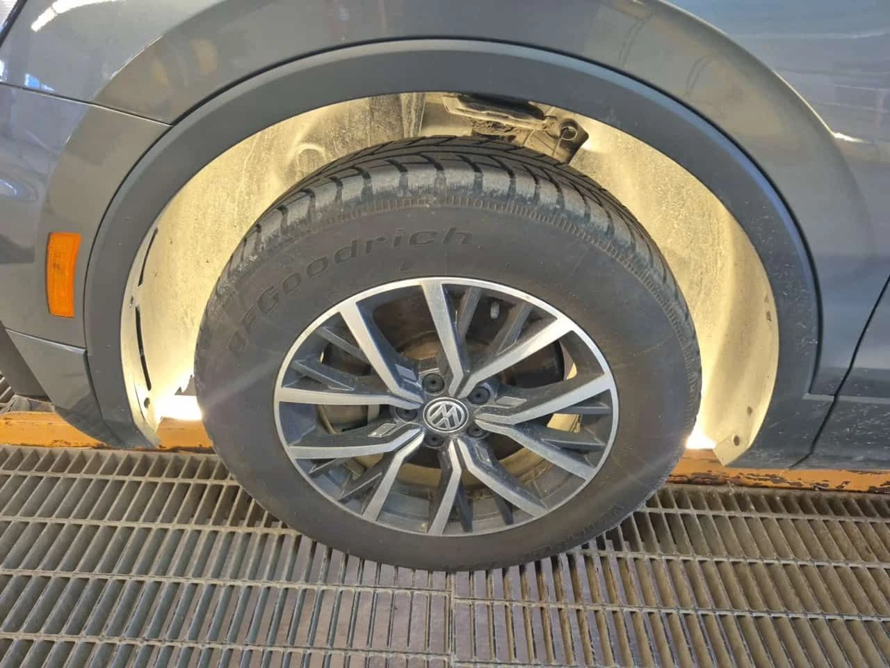 VW Tiguan * COMFORTLINE * CARFAX * ПАНОРАМА * КАМЕРА * , снимка 6 - Автомобили и джипове - 54410523